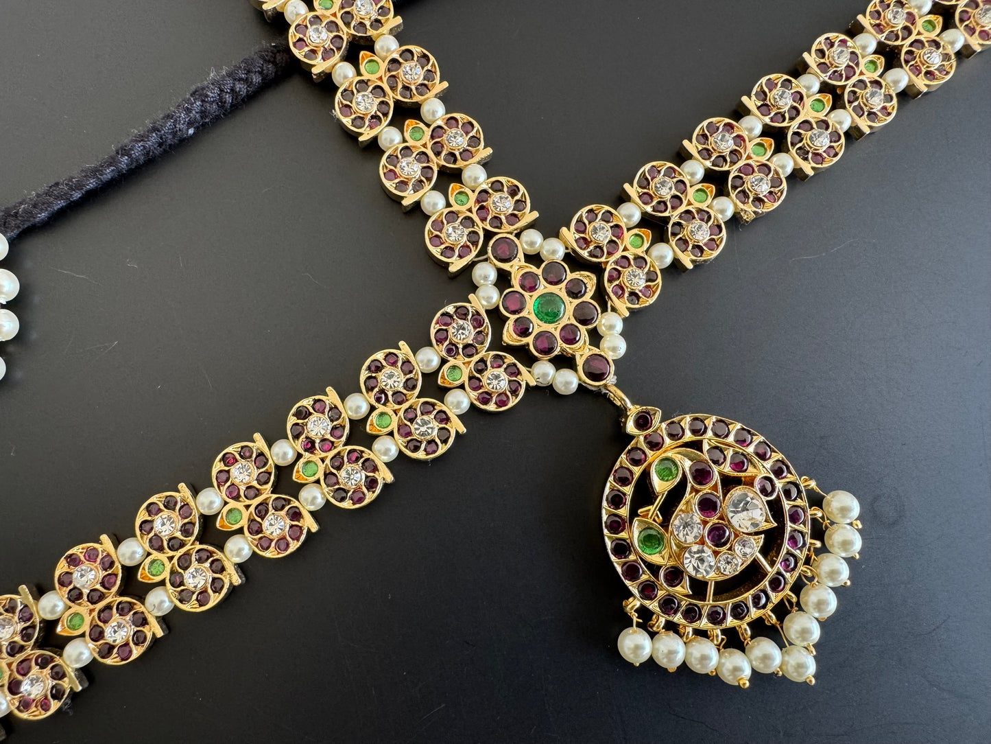 Gold tone precious kemp-green-white pearl mango head set with sun moon dj-52525