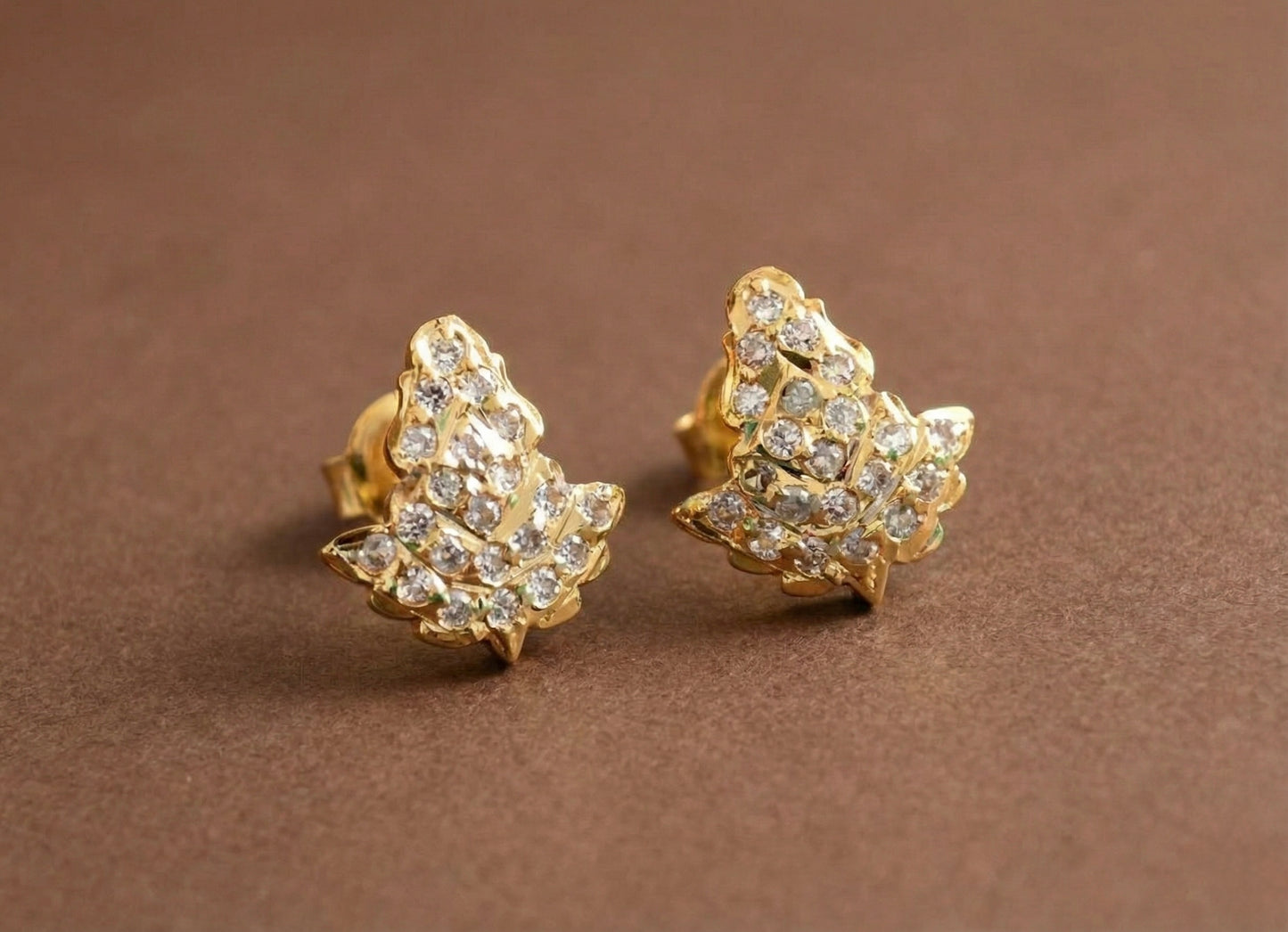 Gold Tone AD stud/earrings DJ31572