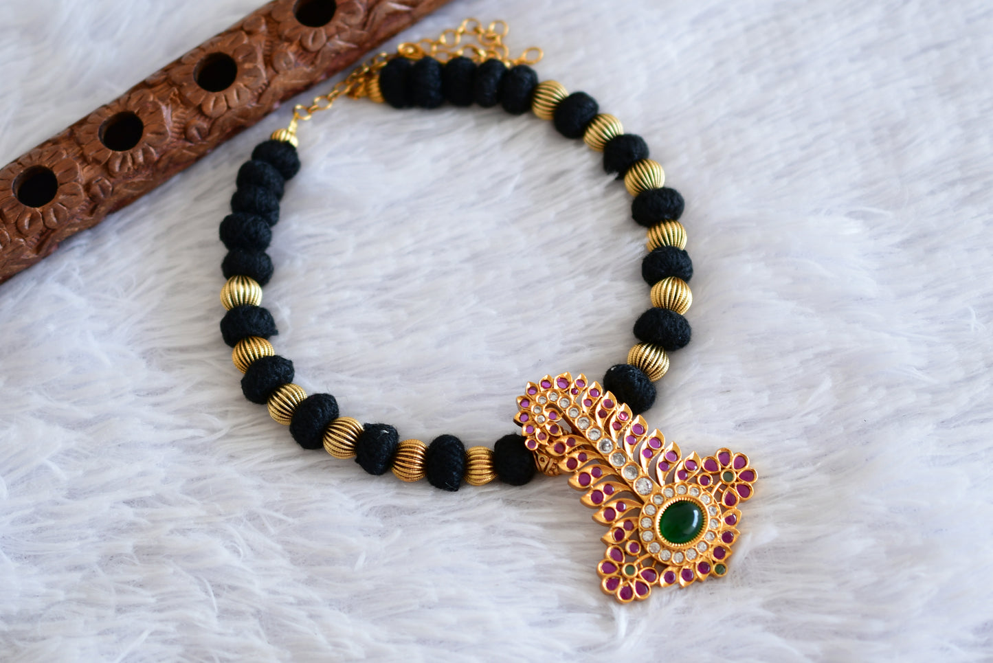 Matte finish kemp-green black thread necklace dj-52409