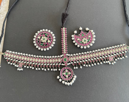 Black finish precious kemp-green-white pearl head set with sun-moon dj-50880