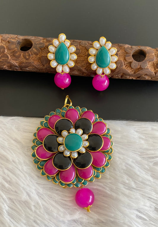 Gold tone pacchi flower round  pendent set dj-52958