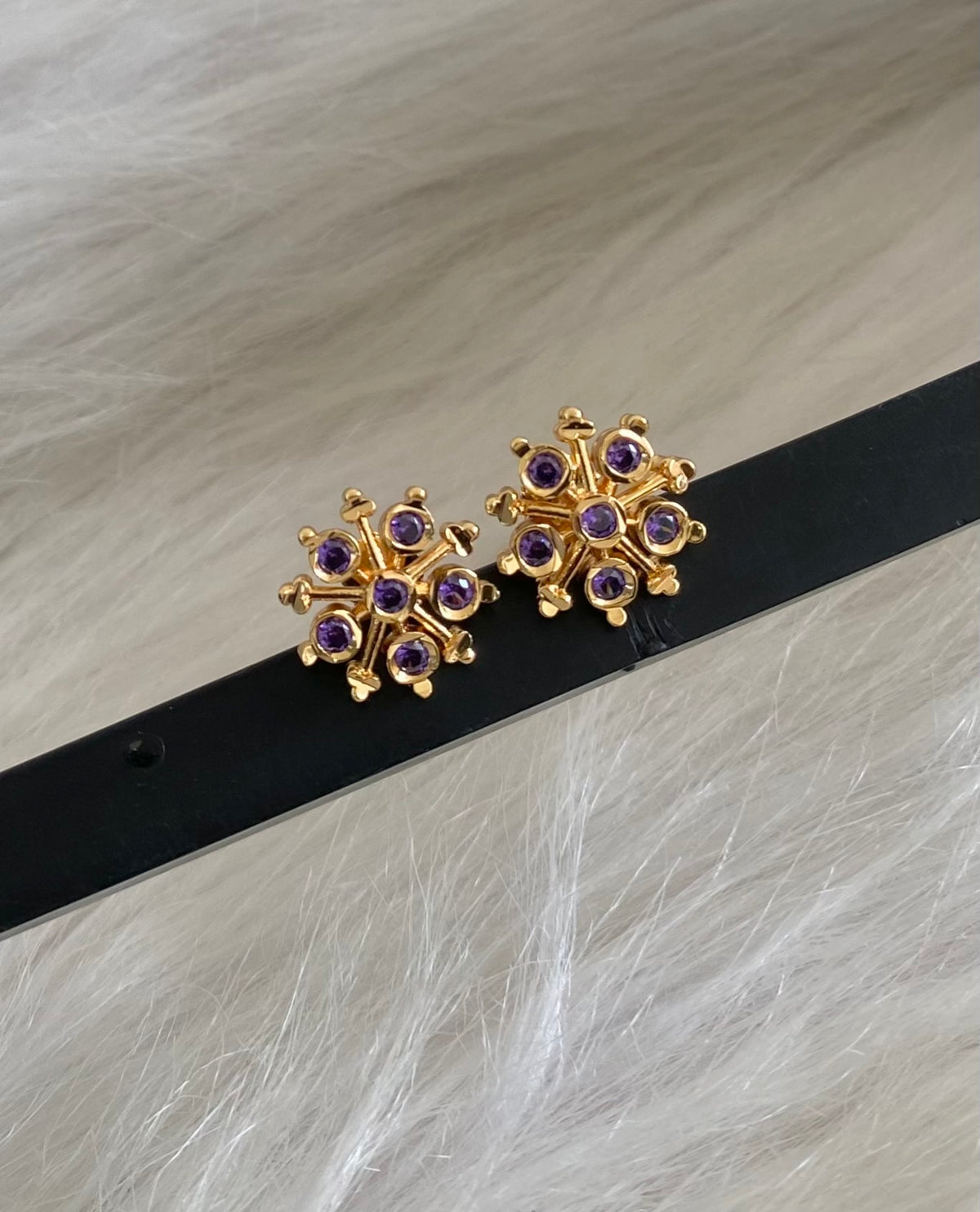 Gold tone purple stone flower stud/earrings dj-54900