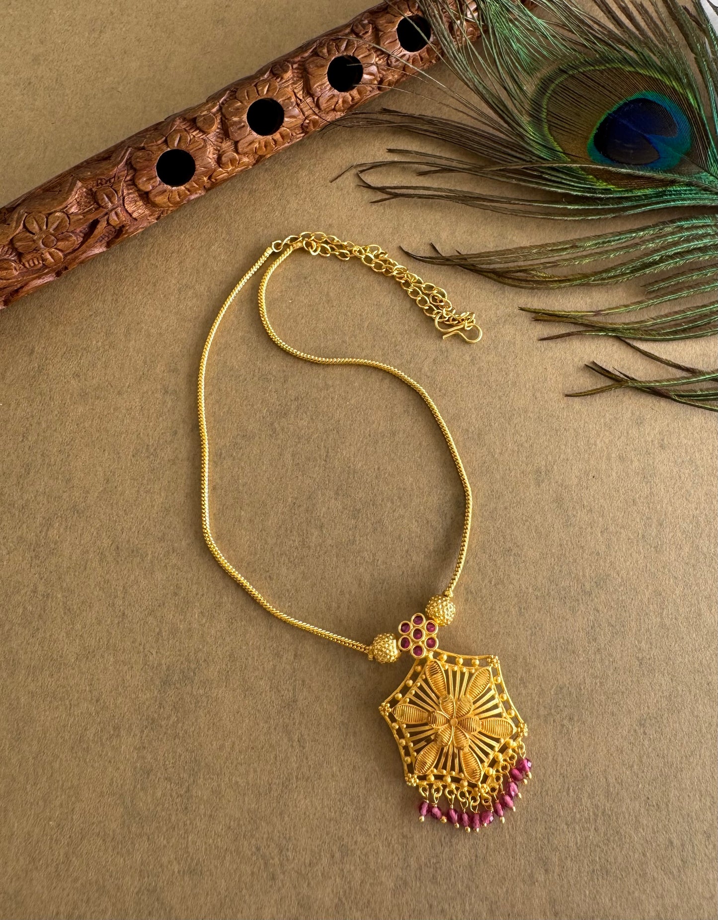 Gold tone pink stone flower kodi necklace dj-51682