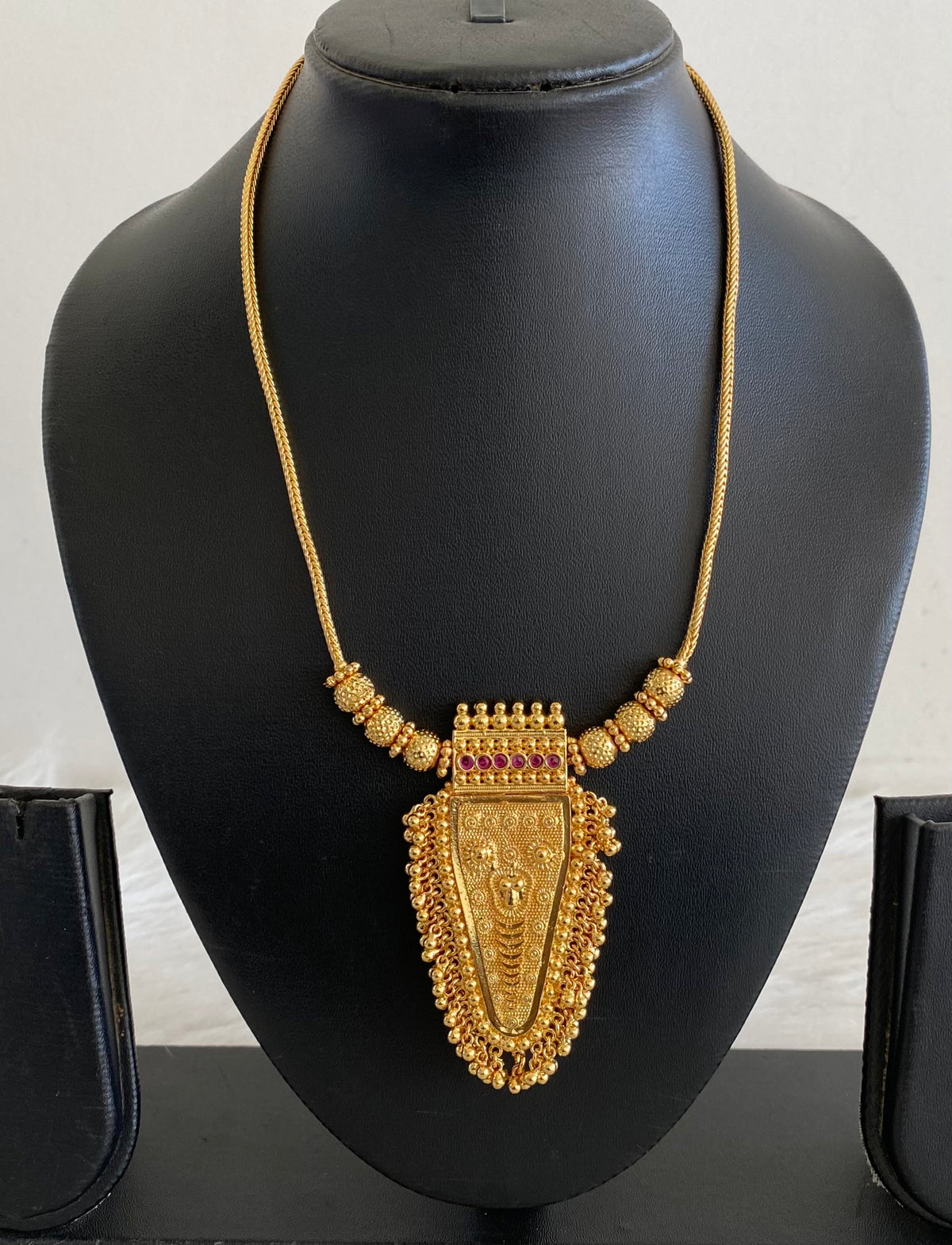 Gold tone kerala style pink stone nethipattam necklace dj-55104