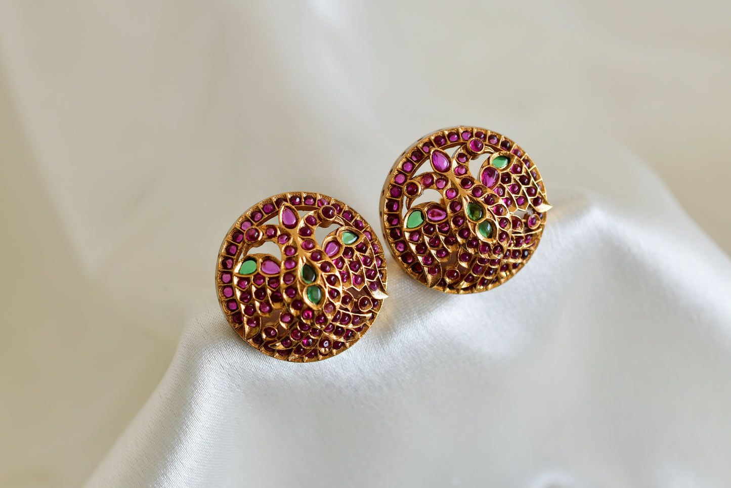 Matte finish kemp-green Gandaberunda round stud/earrings dj-52566