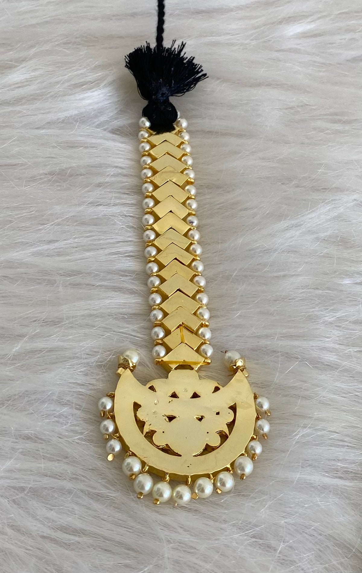 Gold tone precious kemp-green-white moon pearl tikka dj-54714