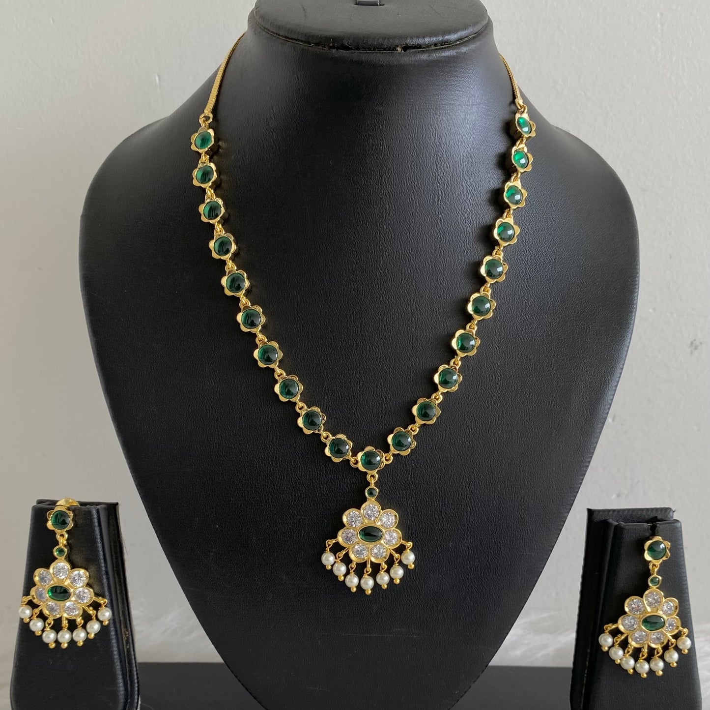 Gold tone green-white stone pearl necklace set dj-54235
