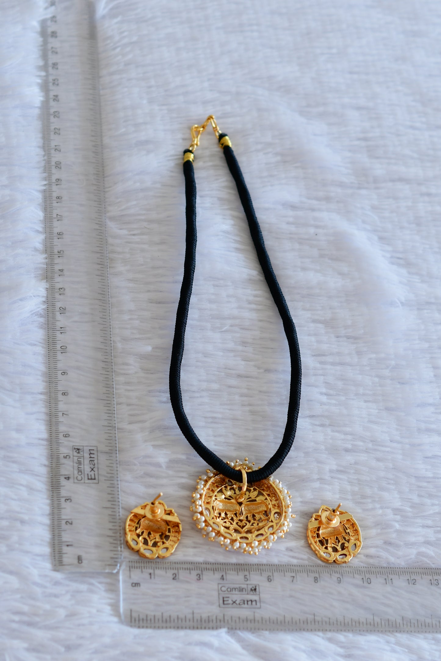 Matte finish pink-green kundan jadau black thread necklace set dj-52407