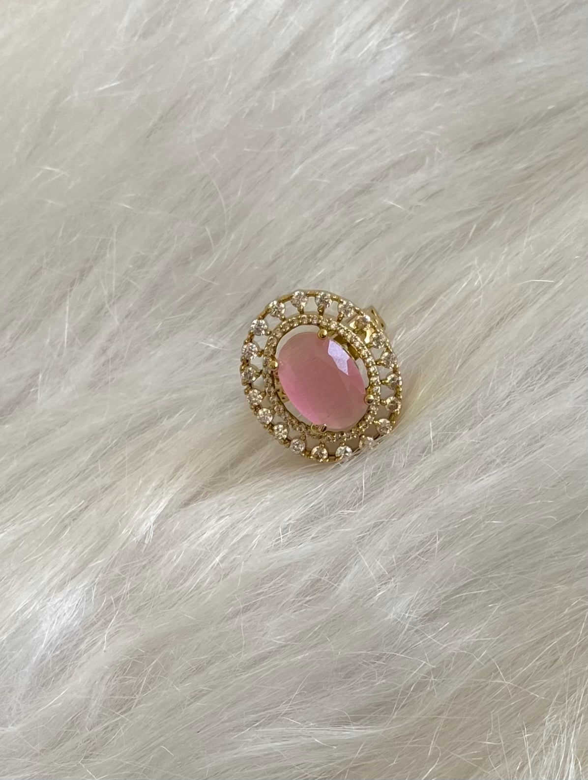 Antique gold tone cz white-baby pink stone finger ring dj-55033