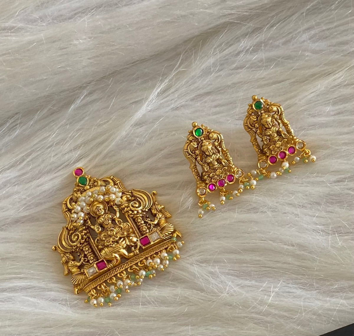 Antique gold tone pink-green-white pearl lakshmi peacock pendant set dj-54771