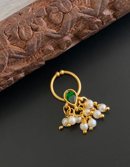 Gold tone green stone pearl nose pin/bulakku dj-53819
