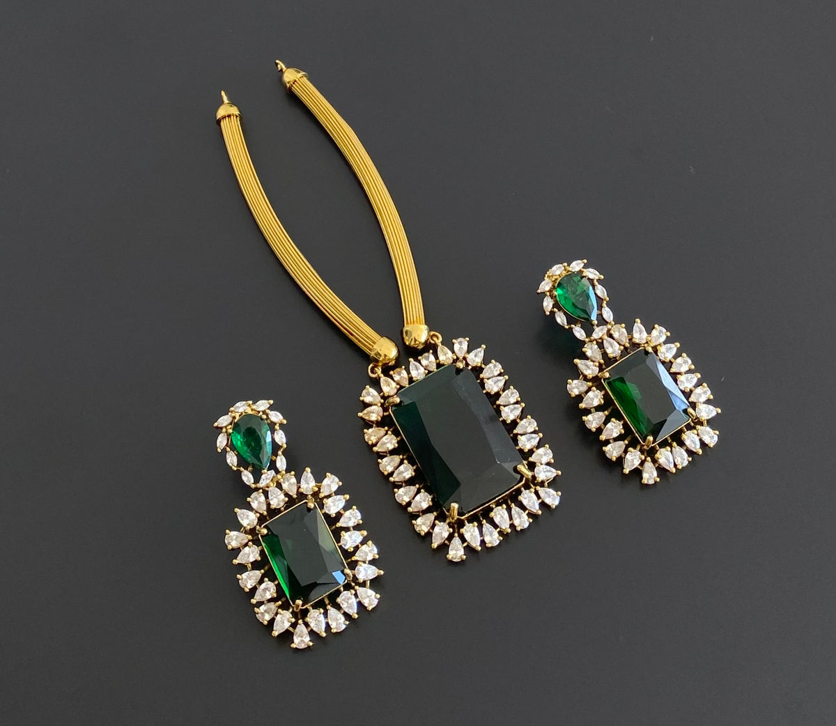 Antique gold tone big green stone kante necklace set dj-54770