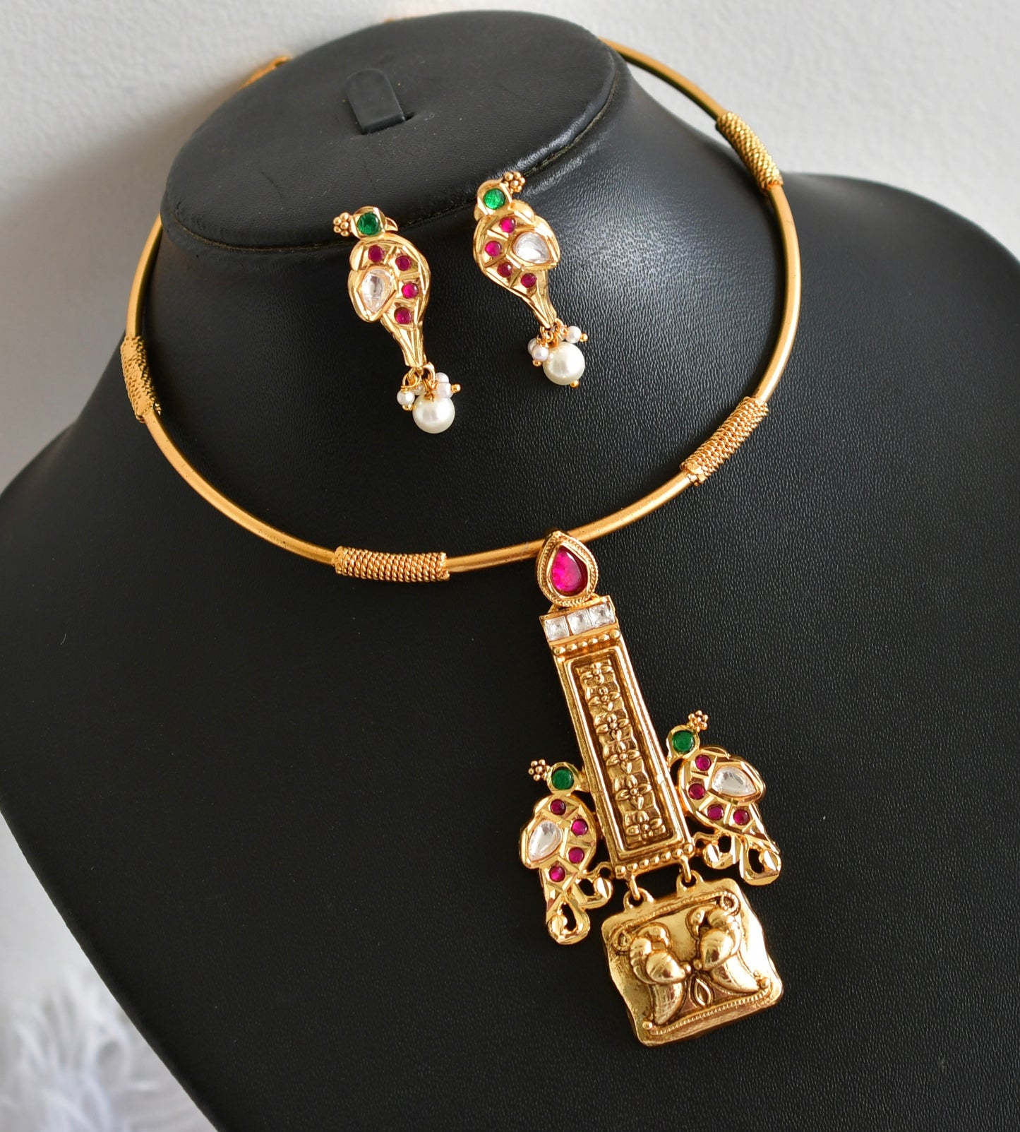 Antique gold tone pink-green peacock jadau hasli necklace set dj-51834