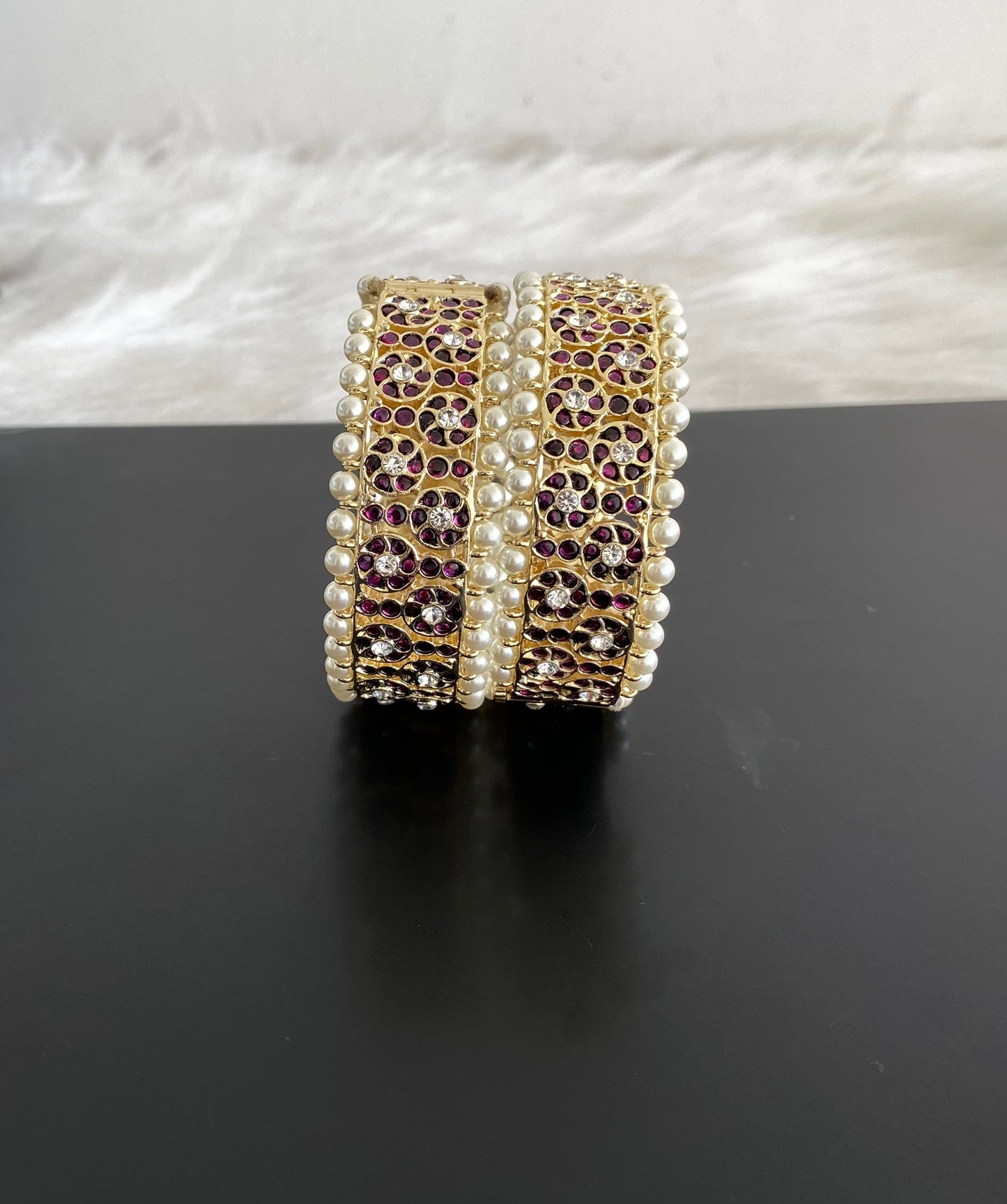 Gold tone precious kemp-white pearl screw bangles(2.6) dj-54678