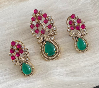 Antique gold tone kemp-green-white pendant set dj-53977