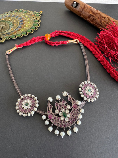 Black finish precious kemp-green pearl moon necklace dj-52281