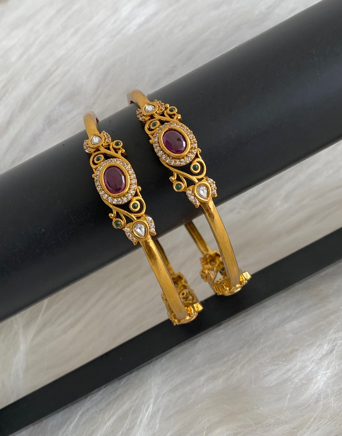 Antique gold tone kemp-green-white stone bangles(2.10) dj-55168