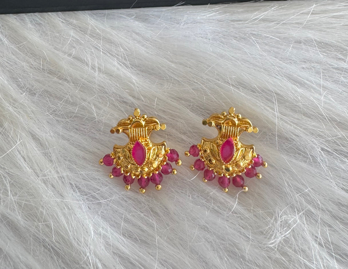 Gold tone pink beaded stud/earrings dj-51263