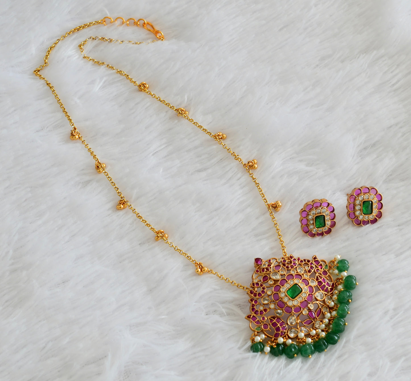 Antique gold tone kemp-green peacock pendant with chain set dj-54012