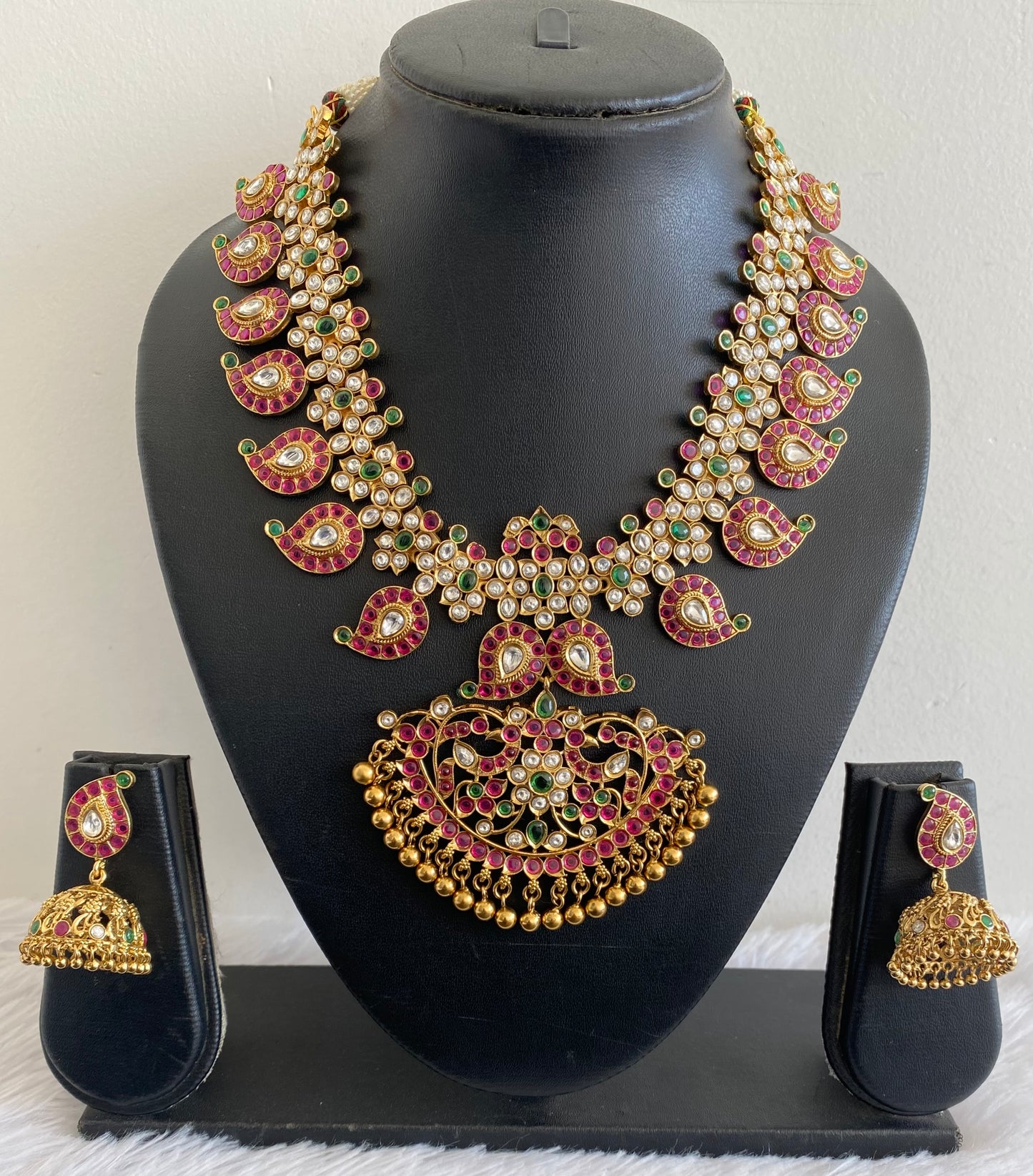 Matte finish real kemp-green-white mango necklace set dj-38934