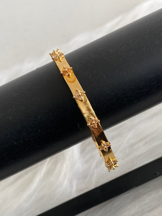 Gold tone white stone single bangle (2.6) dj-54201