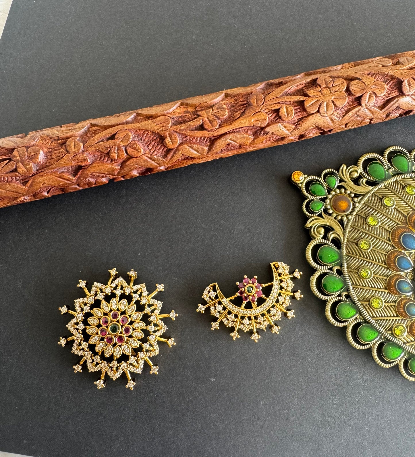 Antique gold tone kemp-green-white sun moon hair jewel dj-52021