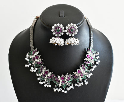 Black finish precious kemp-green-white pearl lotus necklace set dj-53352