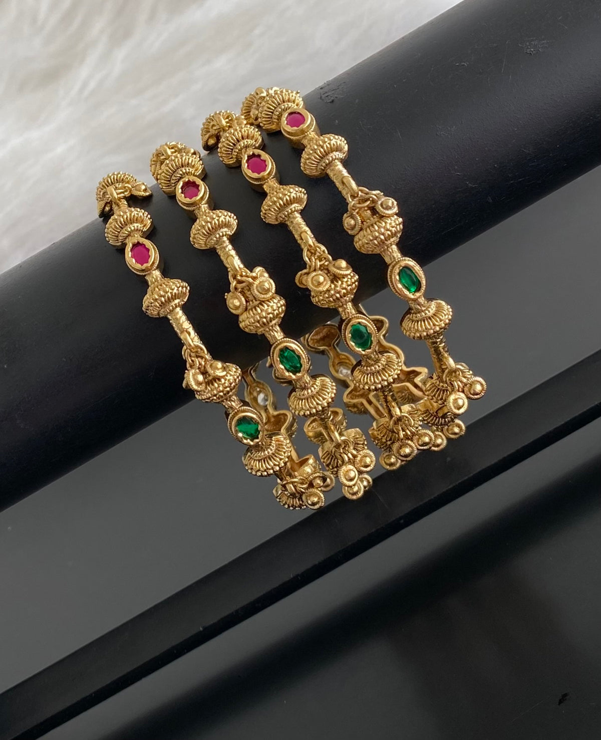 Antique gold tone kemp-green stone set of 4 bangles(2.6) dj-54839