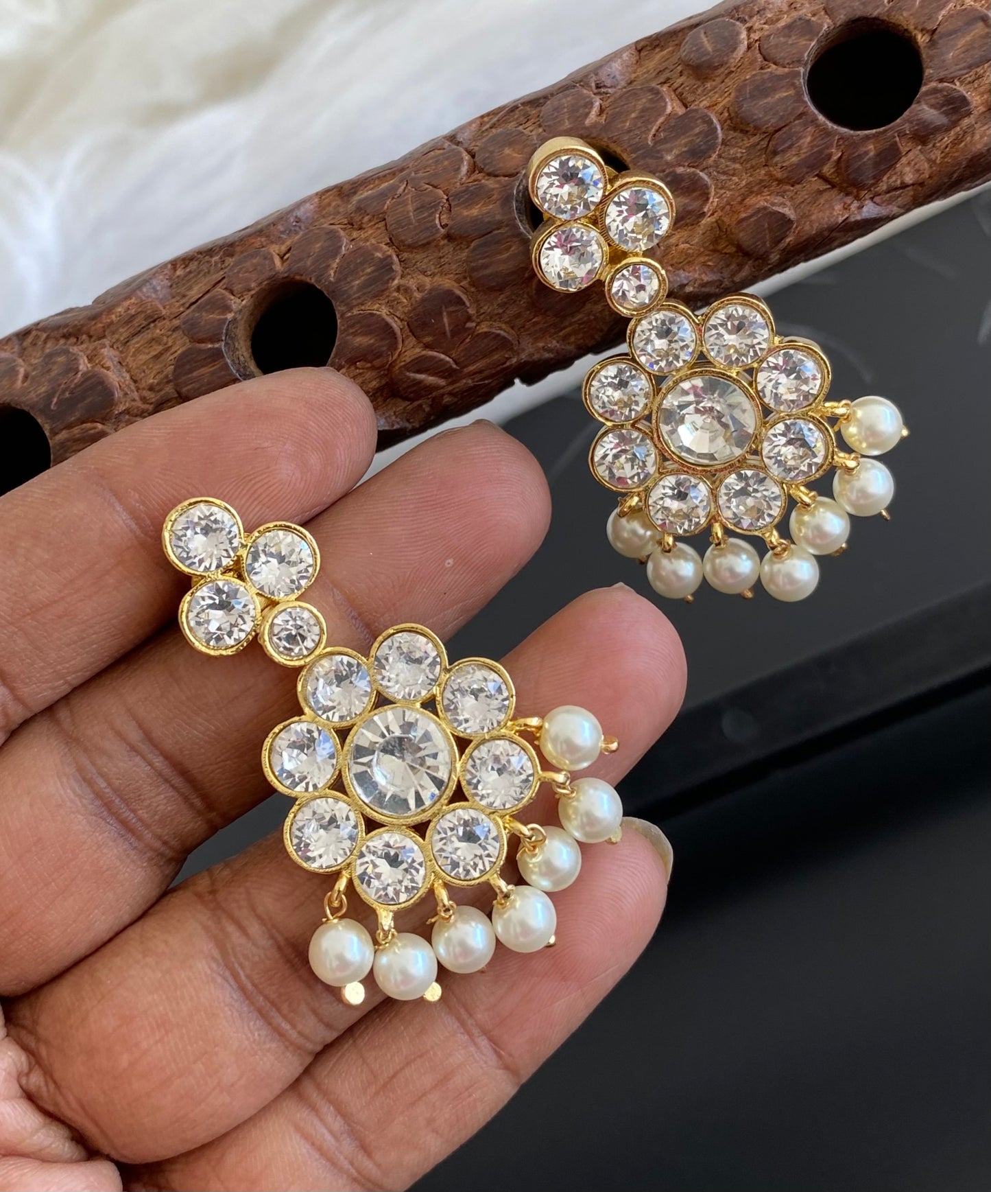 Gold tone precious white stone pearl earrings dj-53909