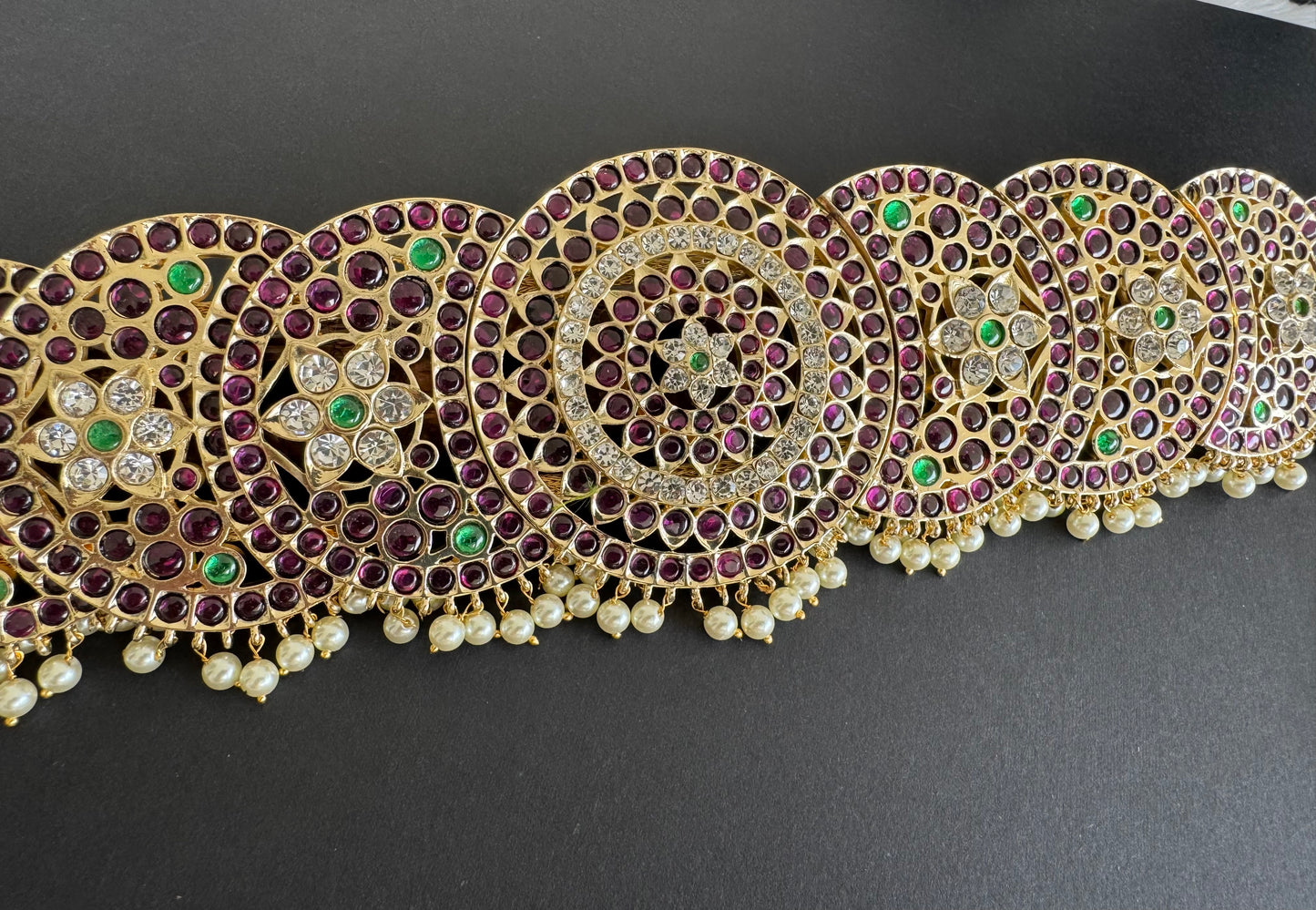 Gold tone precious kemp-green-white pearl sun-moon waist band dj-52305