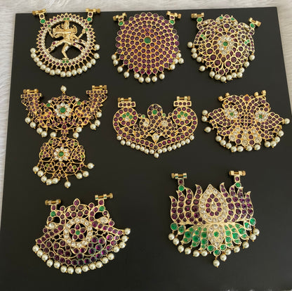 Gold tone precious kemp-green-white pearl haar with 9 interchangeable pendants dj-53379