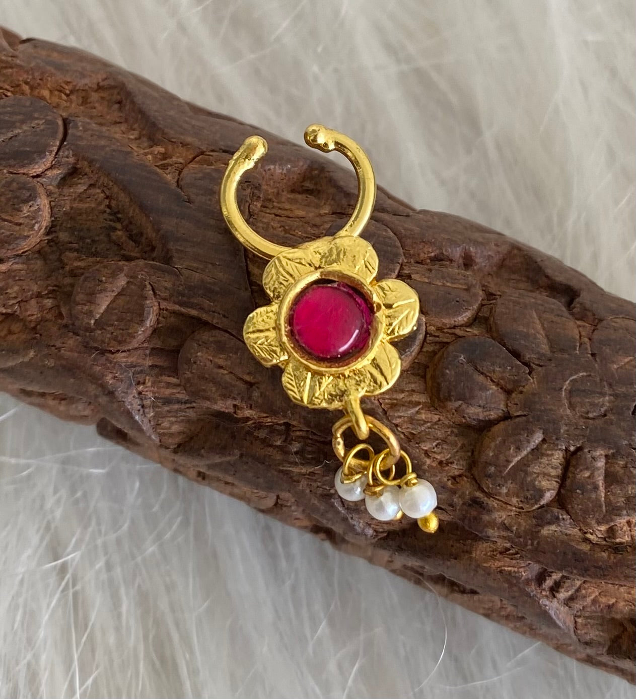 Gold tone pink stone pearl nose pin/bulakku dj-53814