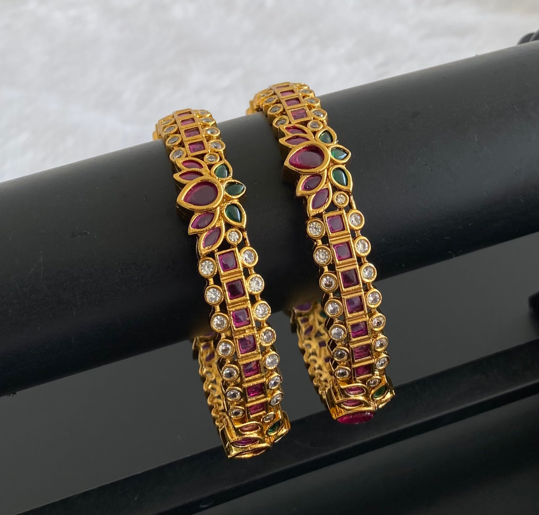 Pattern 53435 Antique gold tone kemp-green-white stone lotus bangles(2.6) dj-53435 ...