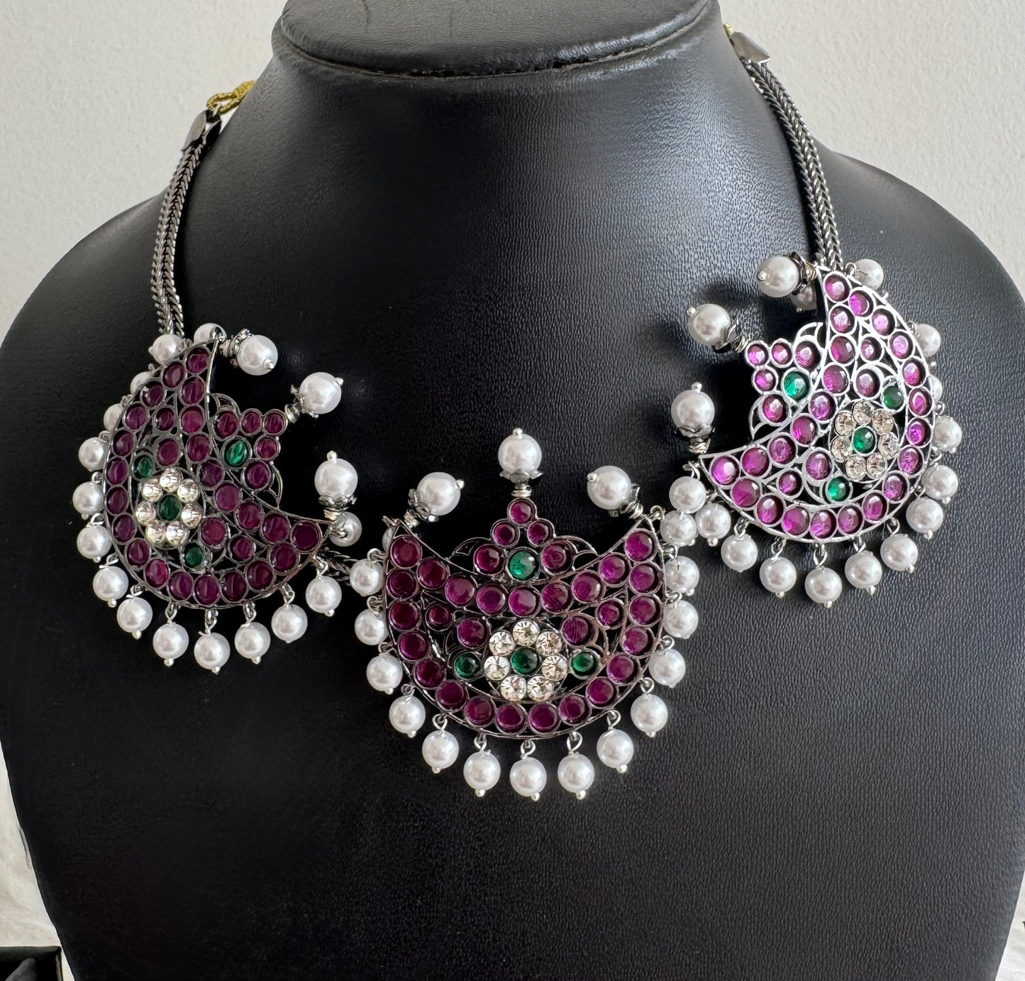 Black finish precious kemp pearl moon necklace Dj-51170