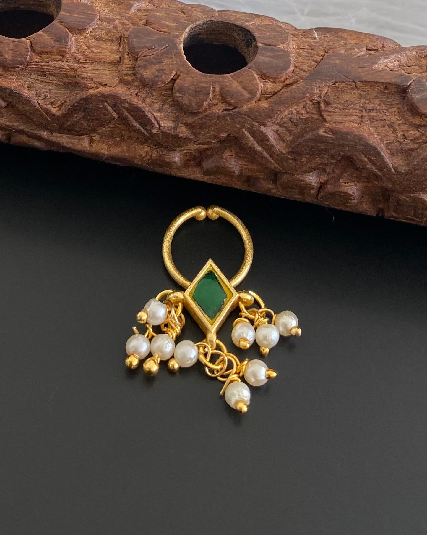 Gold tone green stone pearl nose pin/bulakku dj-53822