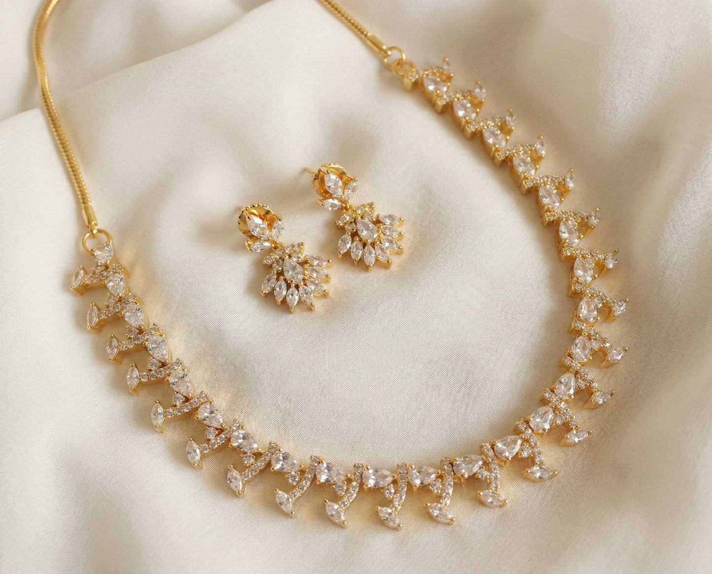Gold tone AD white necklace set-dj16848
