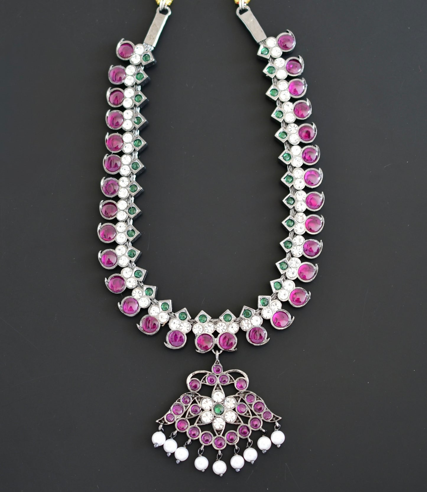 Black finish precious kemp-green-white pearl mango necklace dj-50518