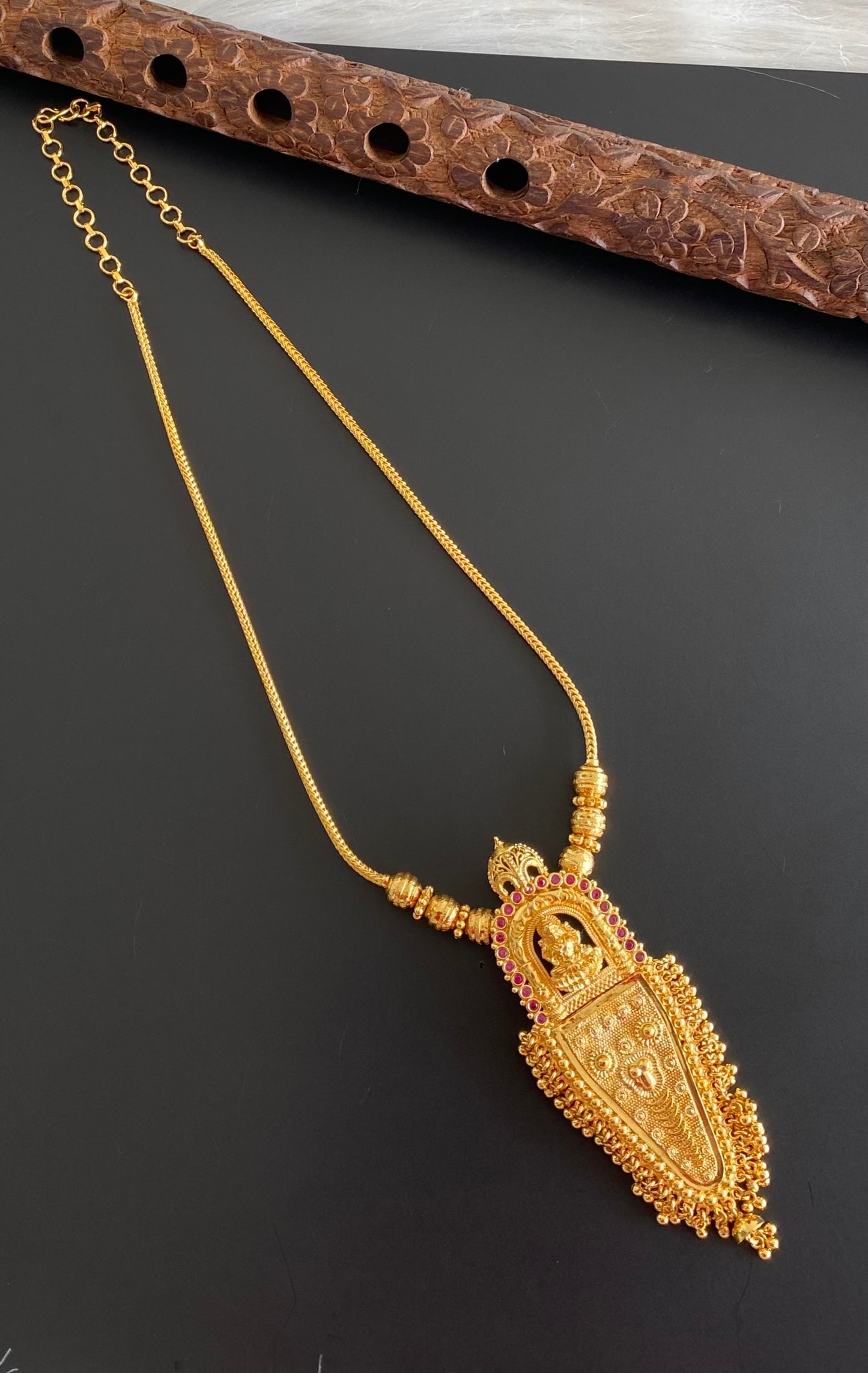 Gold tone kerala style pink stone nettipattam lakshmi necklace dj-54130