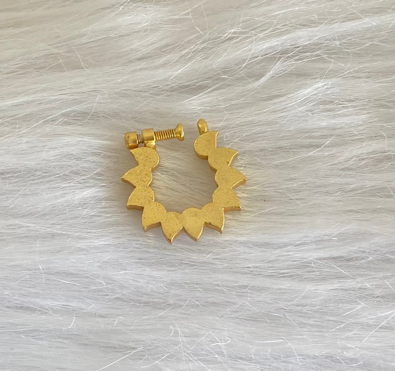 Gold tone kundan jadau white-green nose pin dj-53709