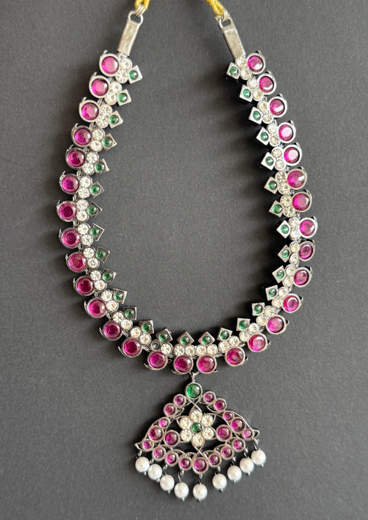 Black finish precious kemp-green-white pearl mango necklace dj-51474