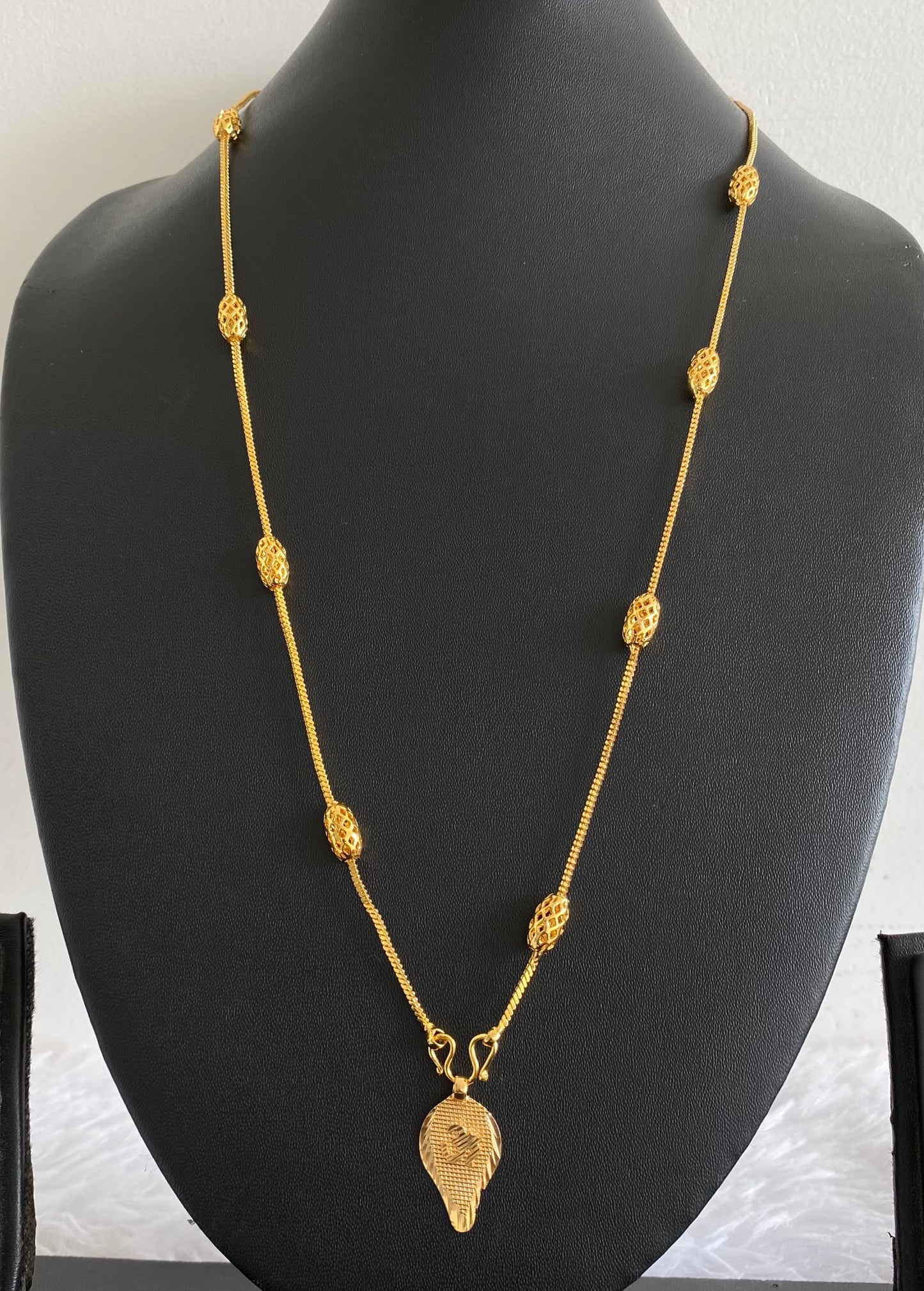 Gold tone 24 inches chain with om pendant dj-54386