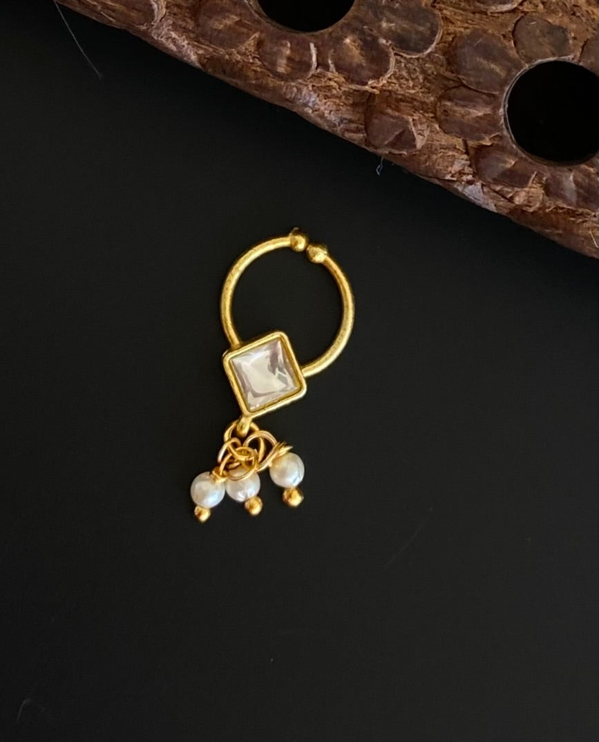 Gold tone white stone pearl nose pin/bulakku dj-53818