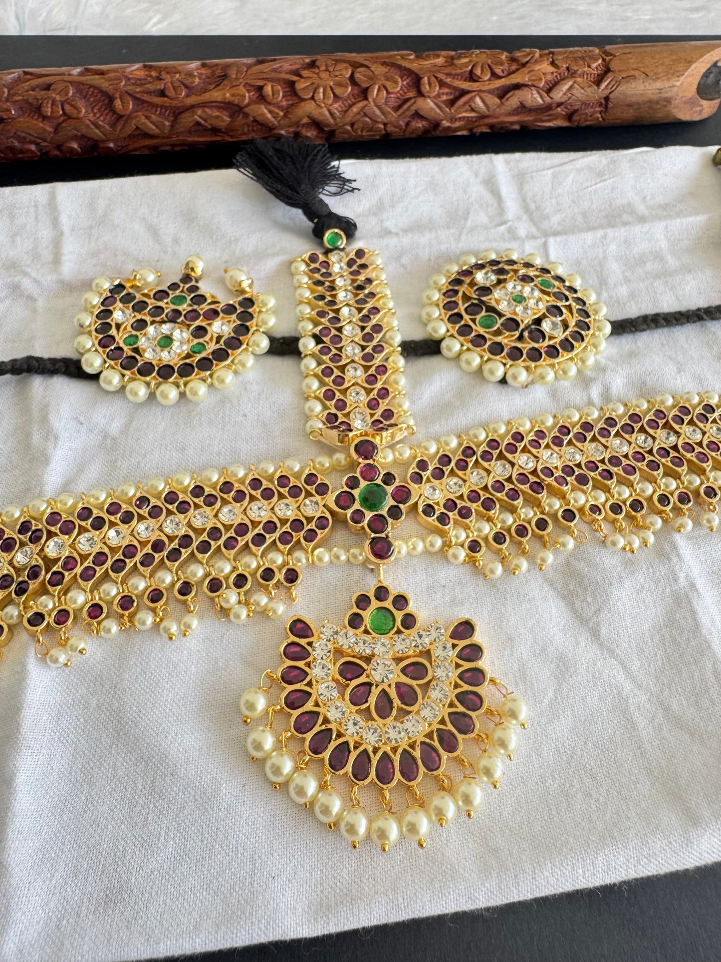 Gold tone precious kemp-green-white pearl maang tikka sun moon dj-50872