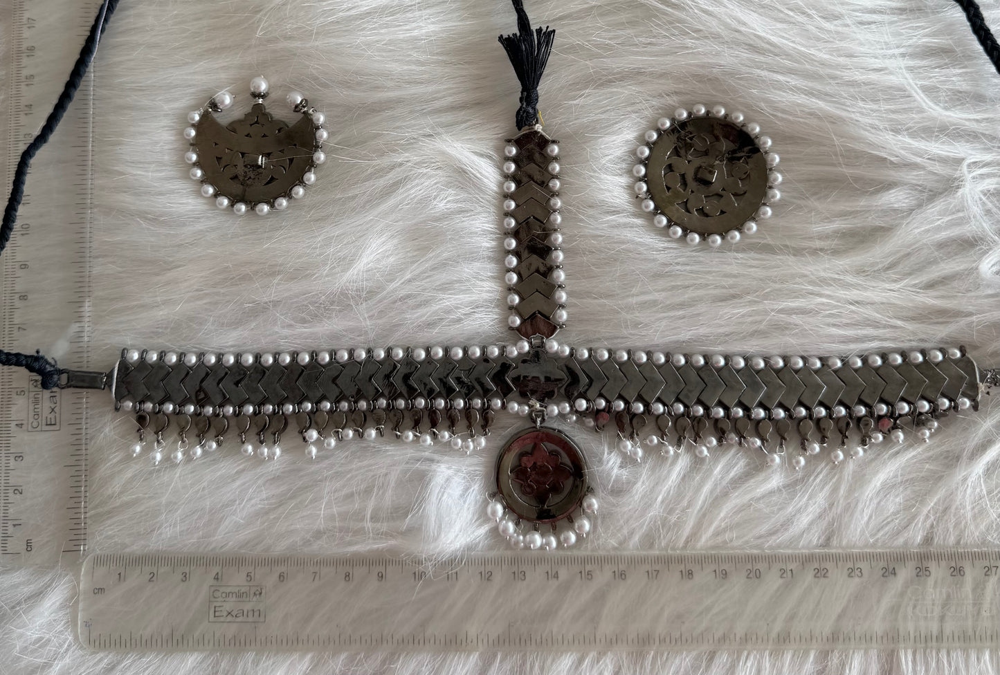 Black finish real kemp-green-white pearl maang tikka dj-51176