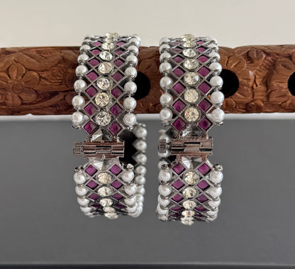 Black finish precious kemp-white pearl screw bangles(2.8) dj-52348