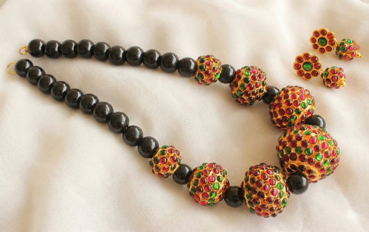 Gold tone Black kemp-green Rudhra beaded necklace set DJ17723