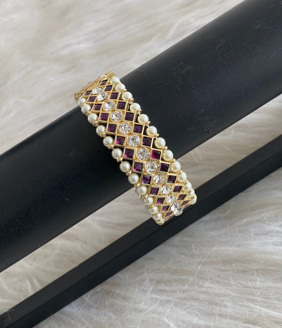 Gold tone precious kemp-white pearl screw single bangle(2.6) dj-54776