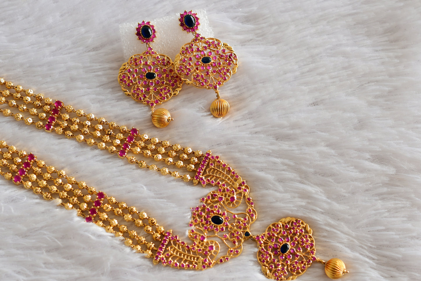 Gold tone ruby-blue beaded peacock haar set dj-51949