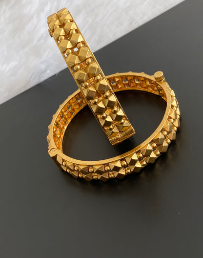 Antique gold tone screw type bangles(2.4) dj-53499