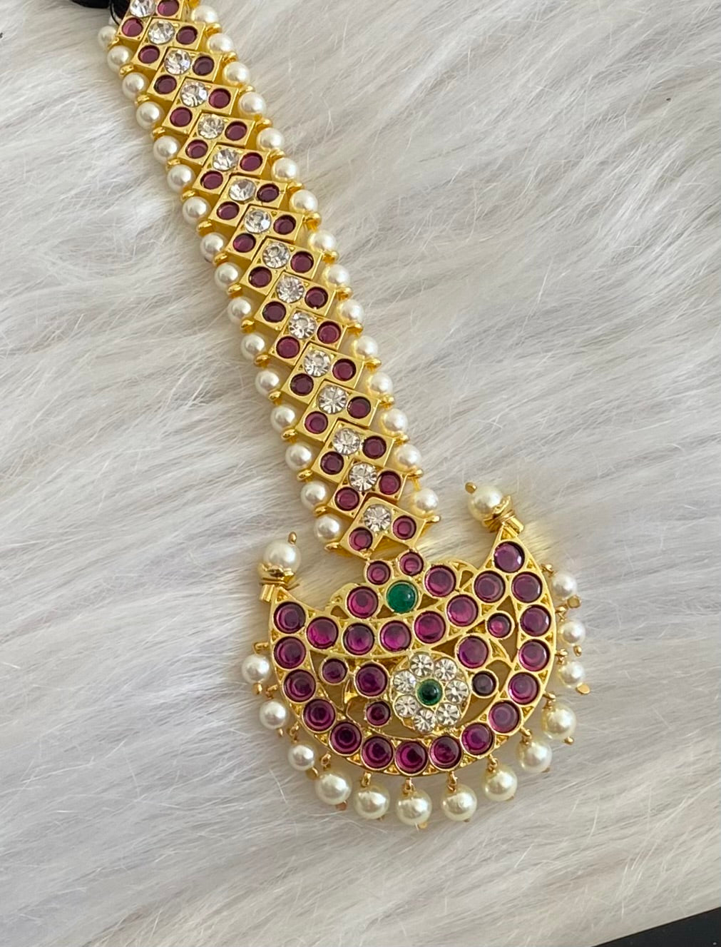 Gold tone precious kemp-green-white moon pearl tikka dj-54714